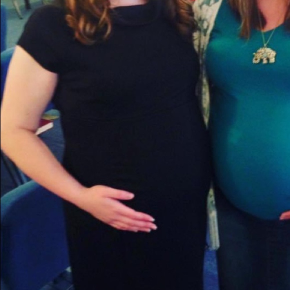 Gap maternity size large little black dress “stretchy”